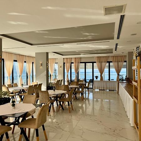 Hotel Britania Vlorë Buitenkant foto