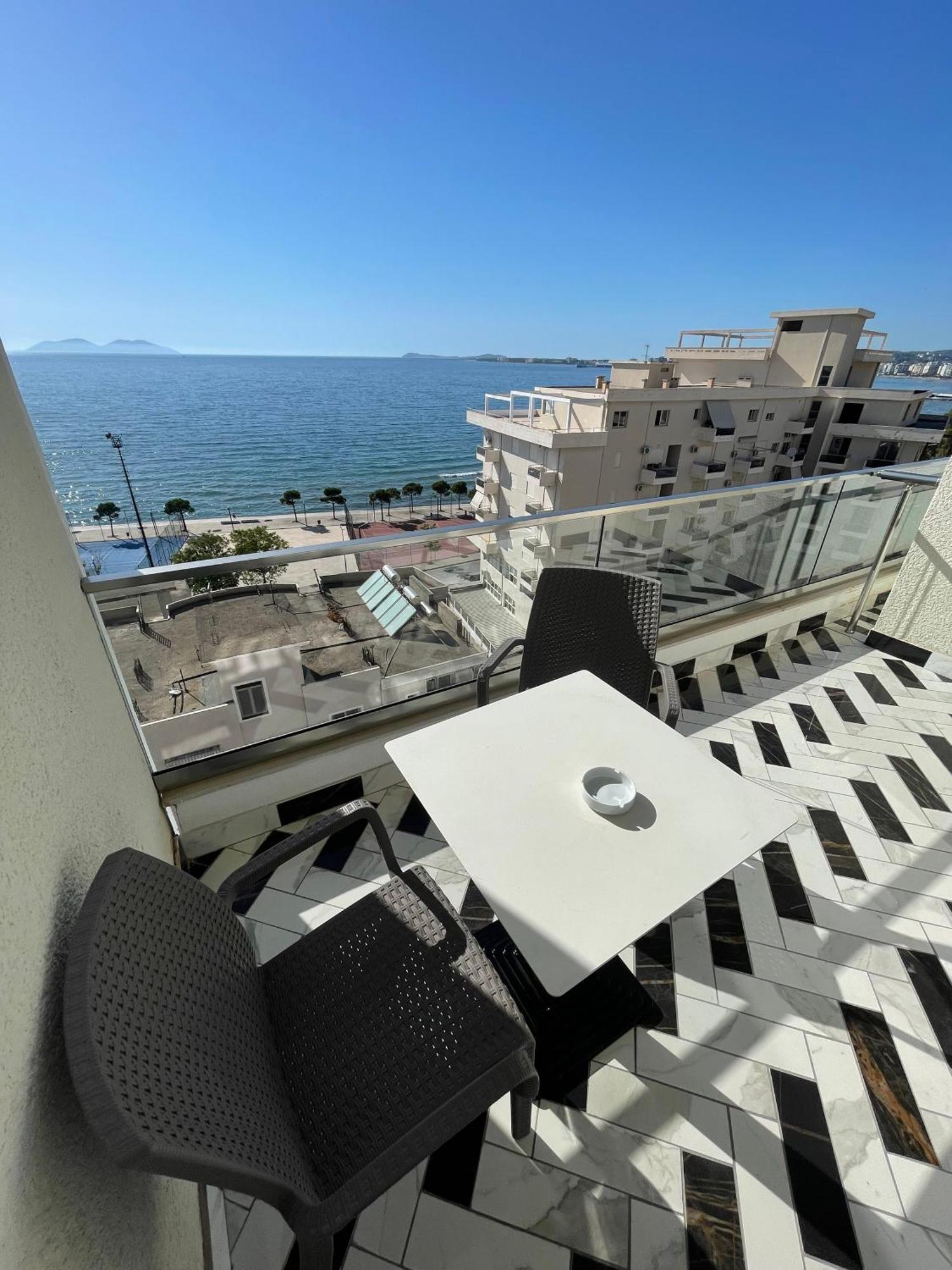 Hotel Britania Vlorë Buitenkant foto