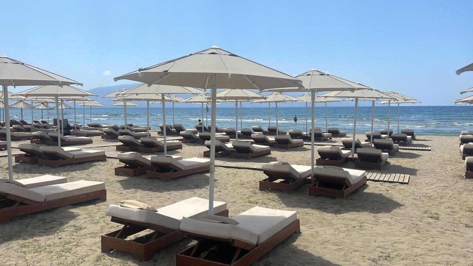 Hotel Britania Vlorë Buitenkant foto