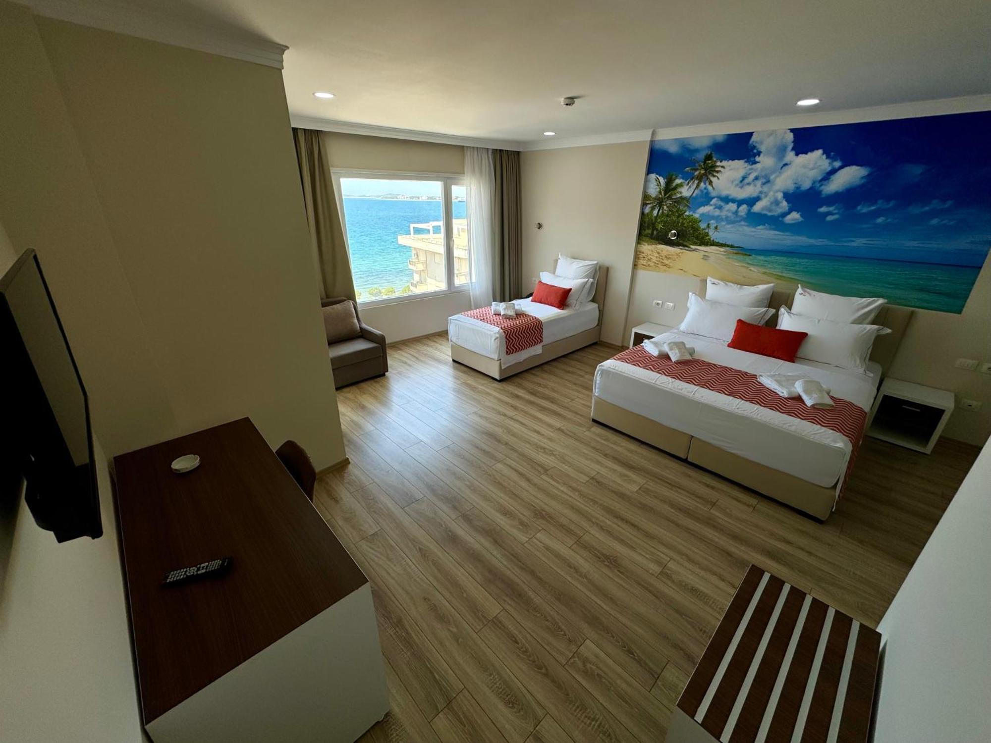 Hotel Britania Vlorë Buitenkant foto