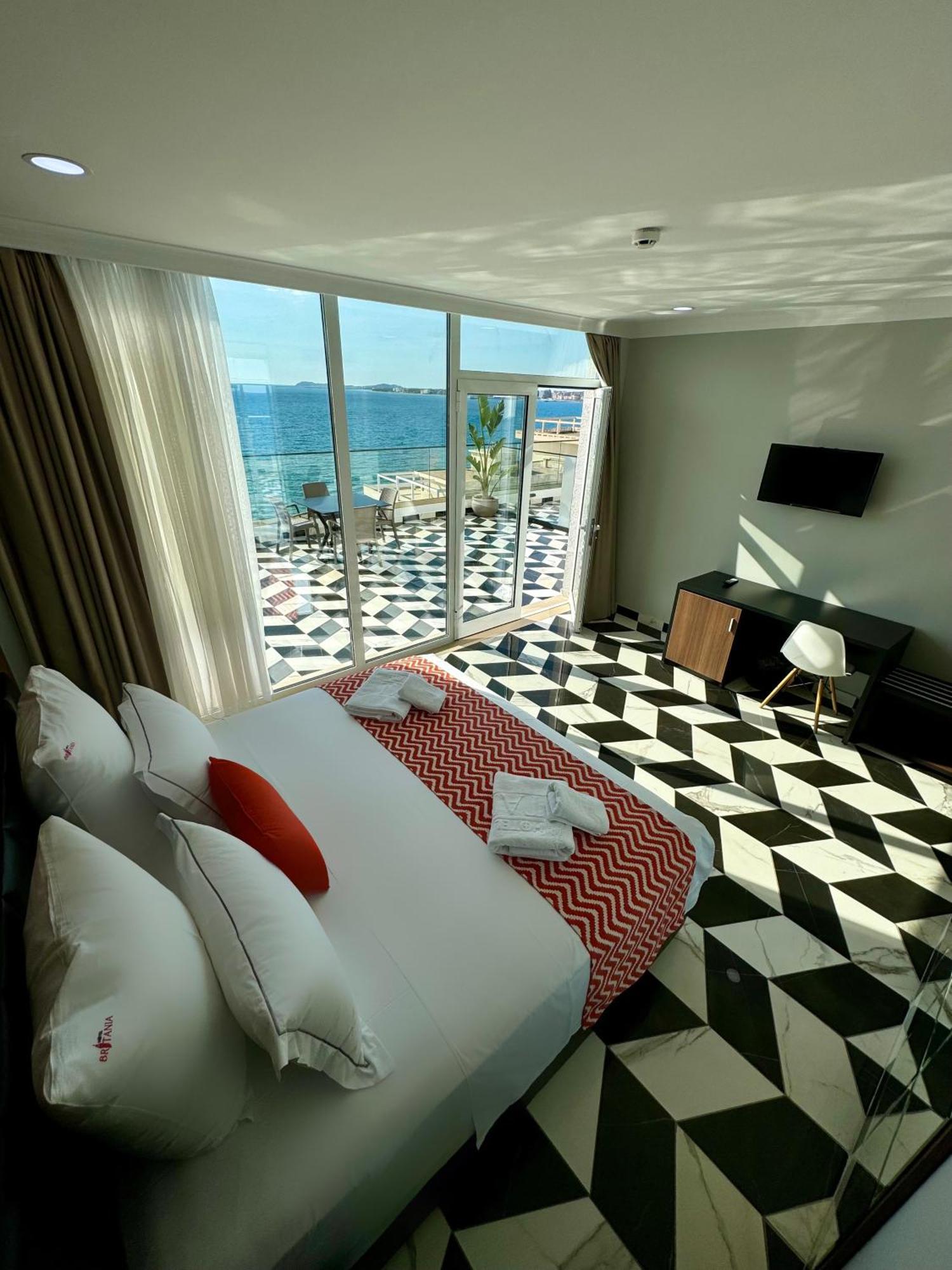 Hotel Britania Vlorë Buitenkant foto