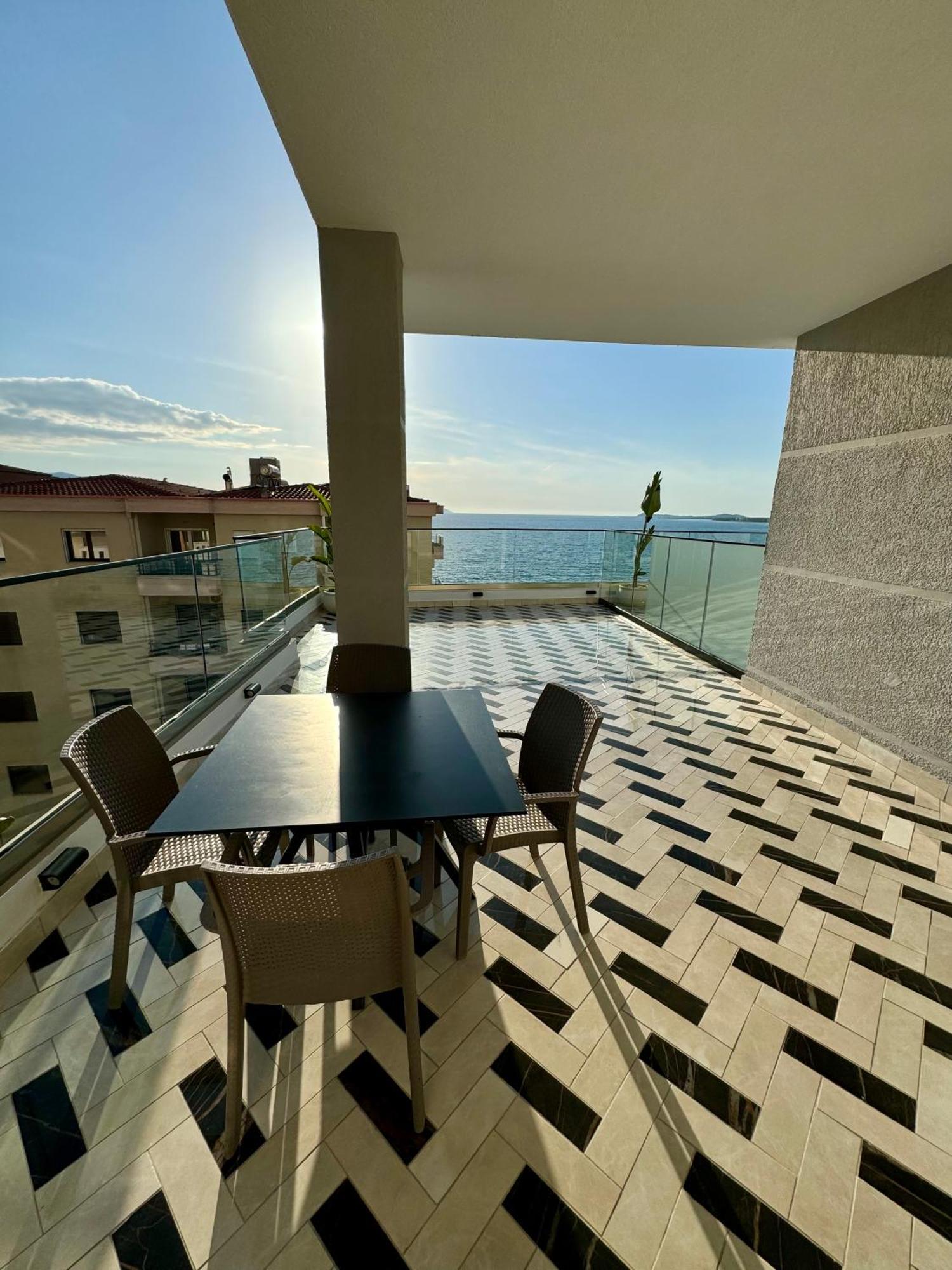 Hotel Britania Vlorë Buitenkant foto