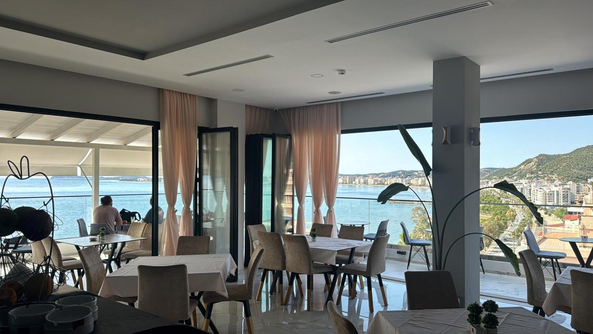 Hotel Britania Vlorë Buitenkant foto