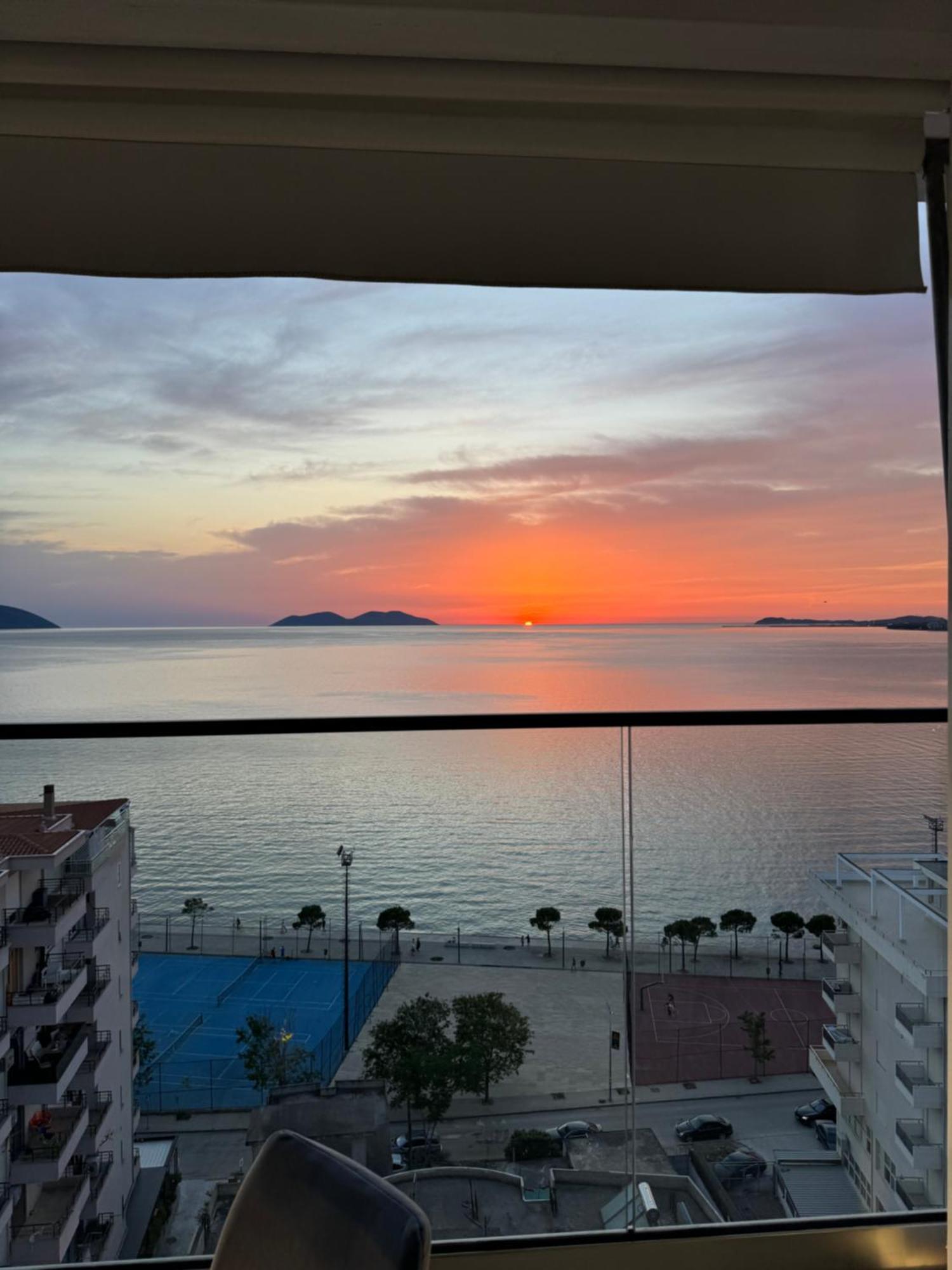 Hotel Britania Vlorë Buitenkant foto