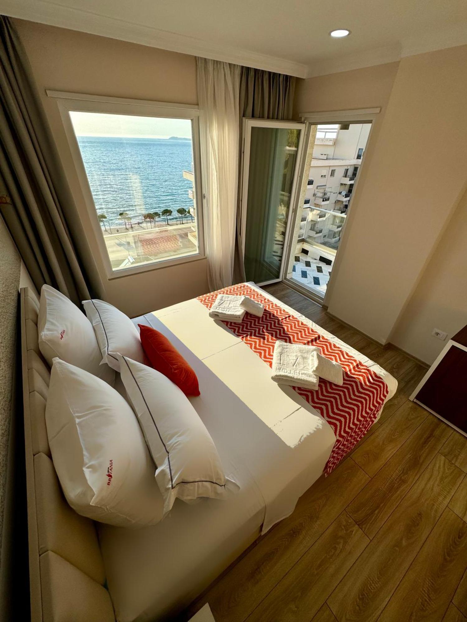 Hotel Britania Vlorë Buitenkant foto