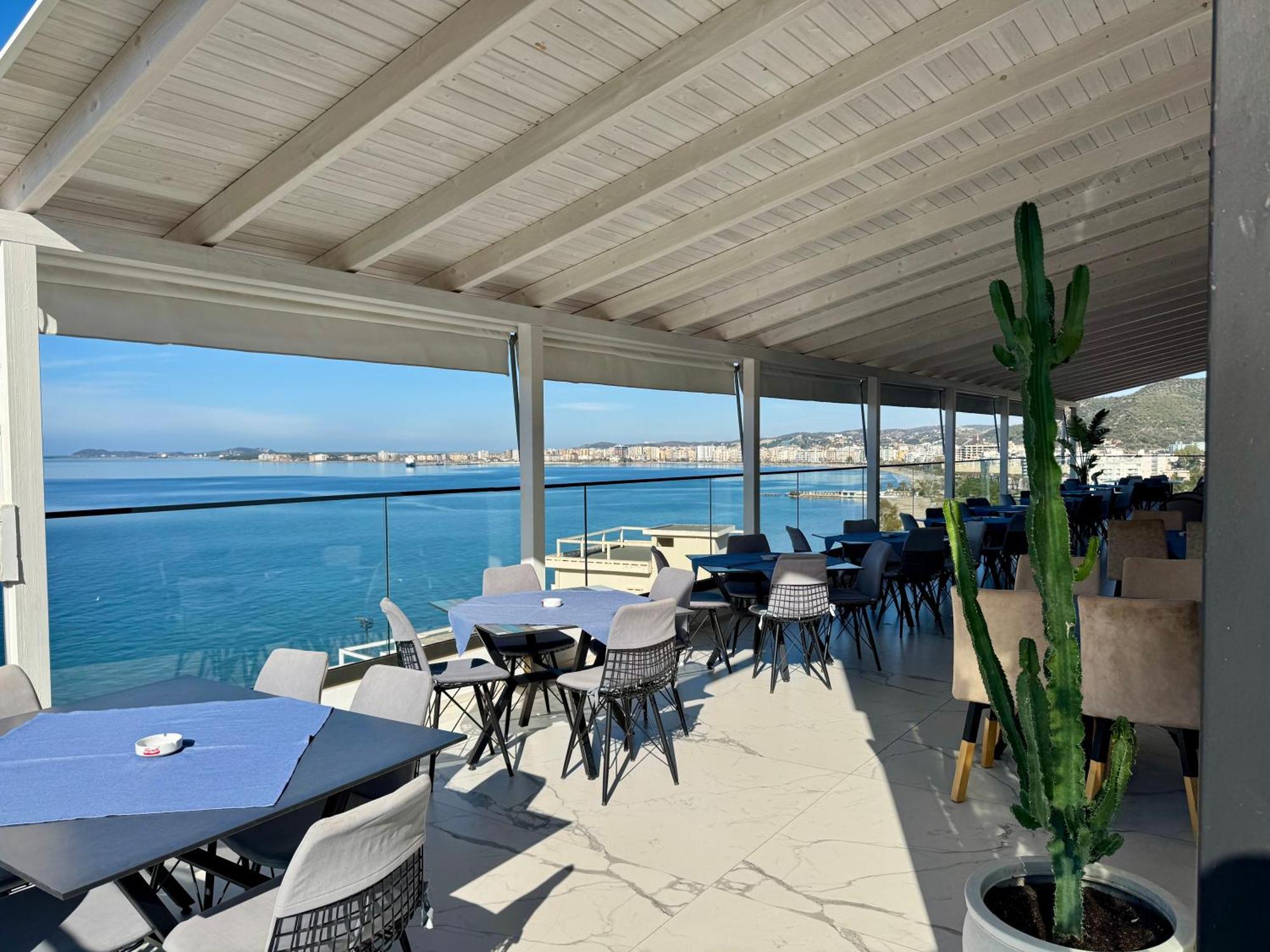 Hotel Britania Vlorë Buitenkant foto